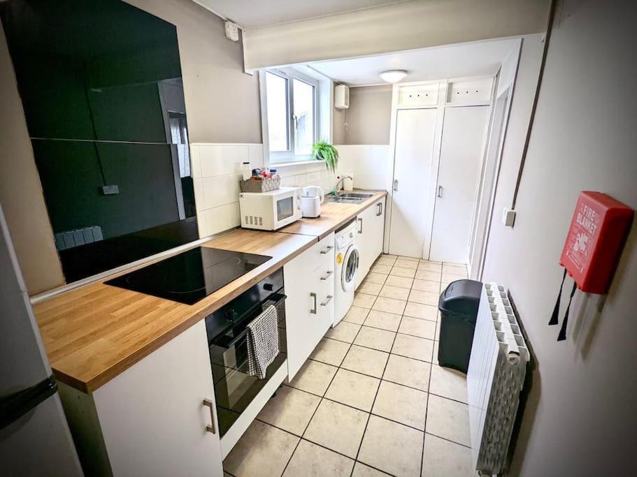 Cosy 2-Bedroom House In Leith 에든버러 외부 사진