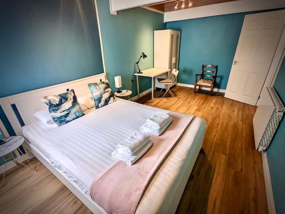 Cosy 2-Bedroom House In Leith 에든버러 외부 사진
